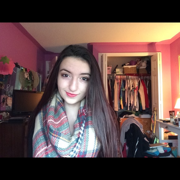 Meet your Posher, Meghan - Picture 1 of 1